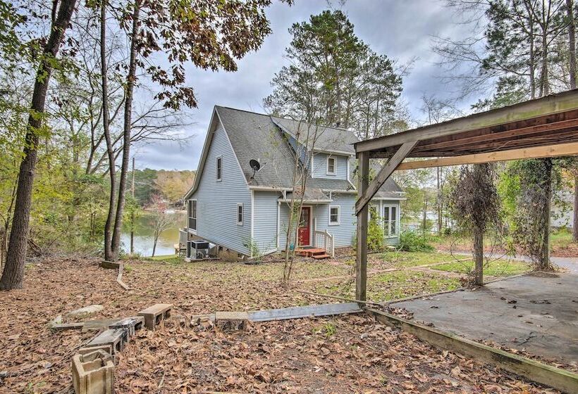 Sunny Lakefront Escape In Prosperity W/ Dock!