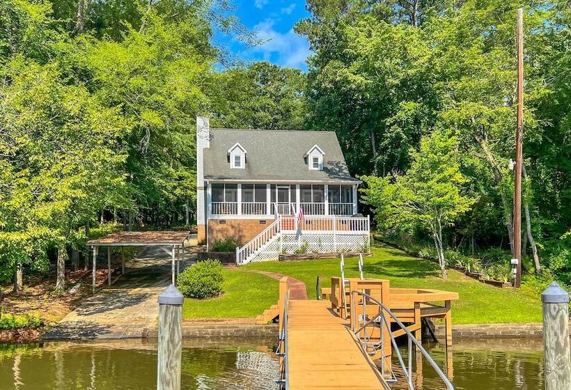 Sunny Lakefront Escape In Prosperity W/ Dock!