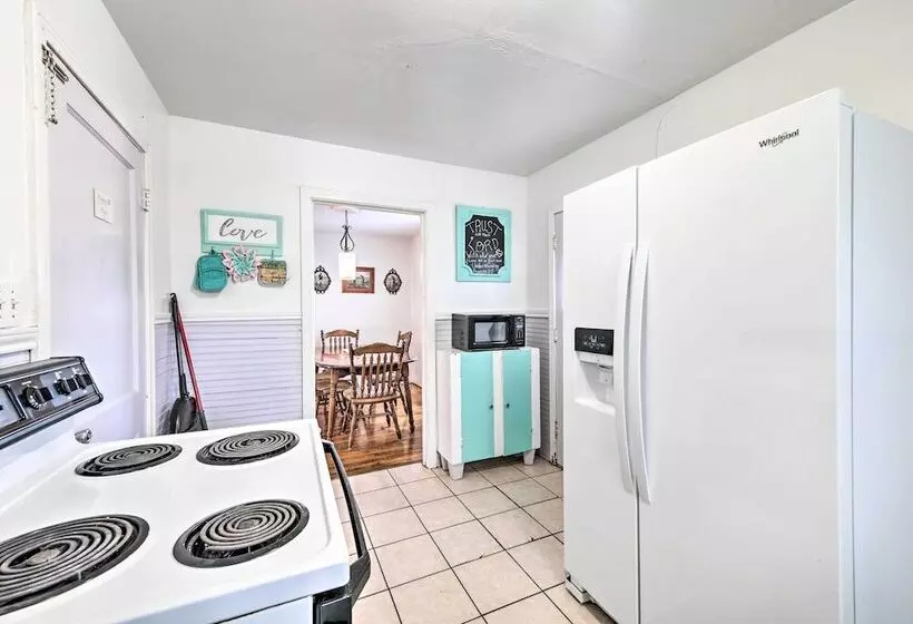 Yard W/ Bbq Pit: Getaway Near Dtwn Temple!