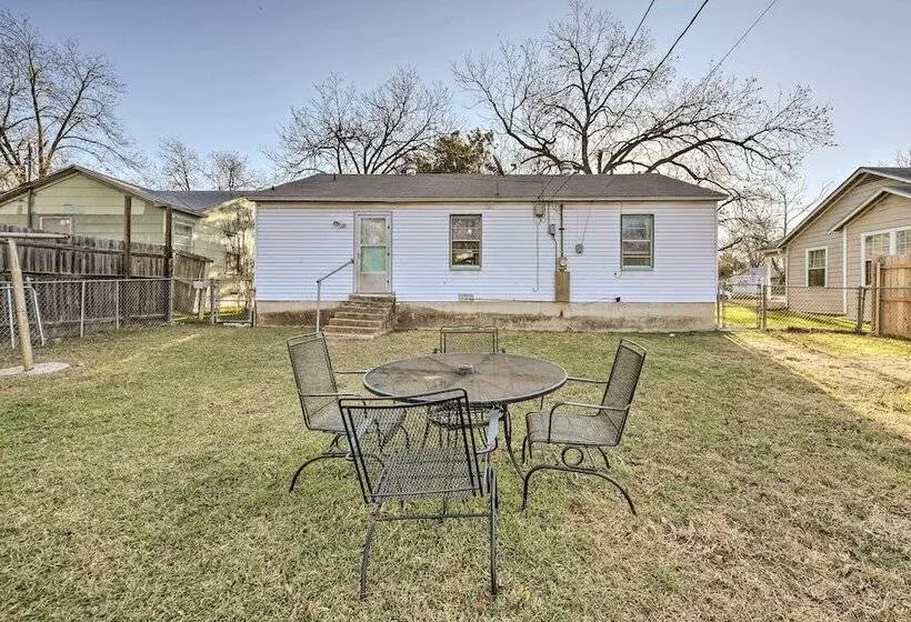Yard W/ Bbq Pit: Getaway Near Dtwn Temple!