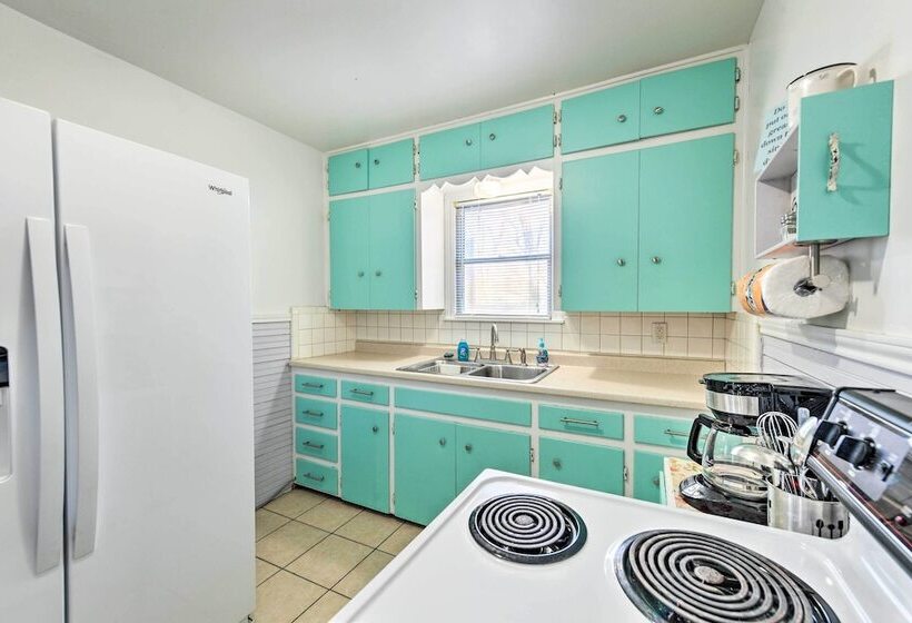 Yard W/ Bbq Pit: Getaway Near Dtwn Temple!