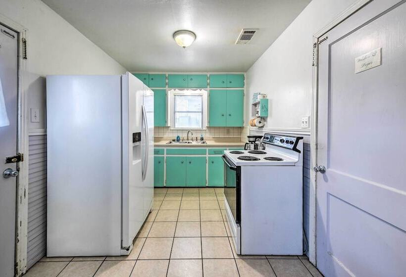 Yard W/ Bbq Pit: Getaway Near Dtwn Temple!