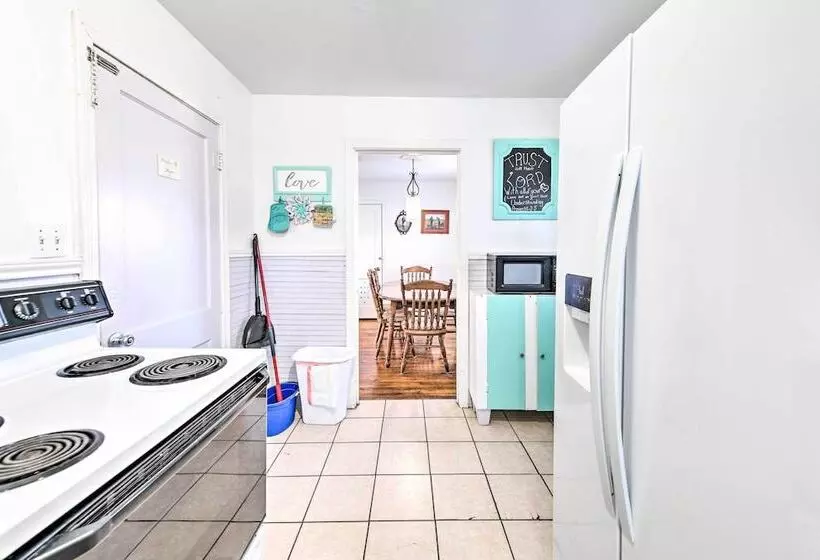 Yard W/ Bbq Pit: Getaway Near Dtwn Temple!