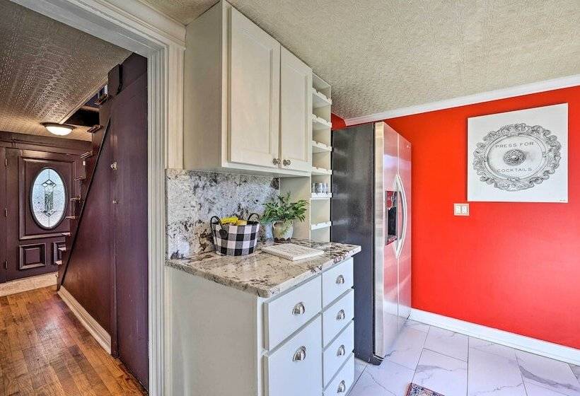 Walk To Dtwn: Historic Home In Eureka Springs