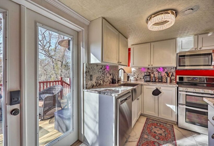 Walk To Dtwn: Historic Home In Eureka Springs