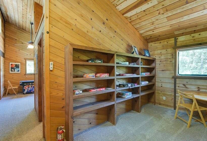 Welcoming Cole Ridge Chalet In Kelseyville!