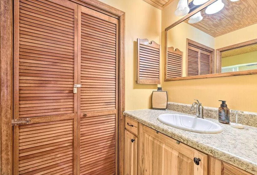 Best Location   Maggie Valley Cabin W/ Hot Tub!