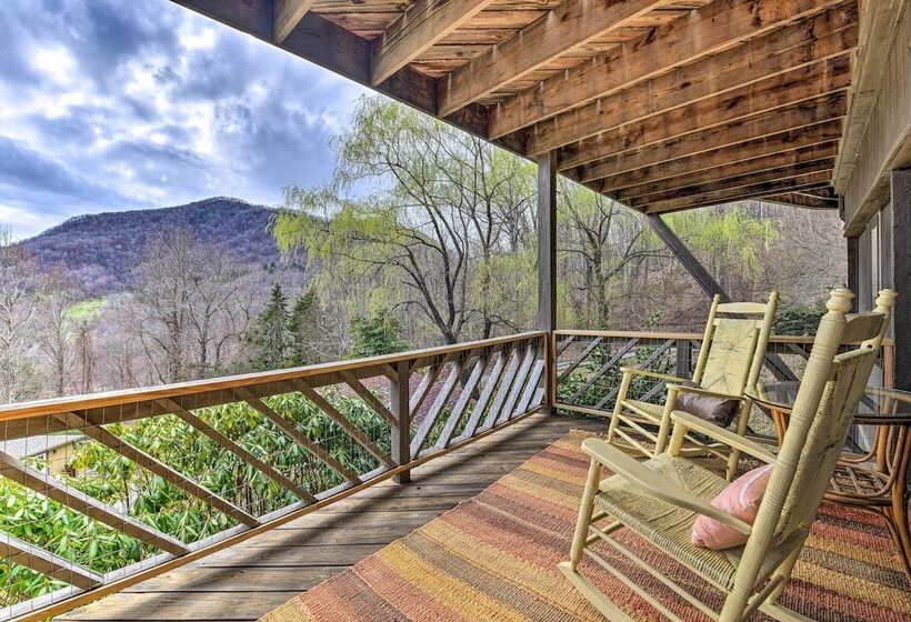 Best Location   Maggie Valley Cabin W/ Hot Tub!