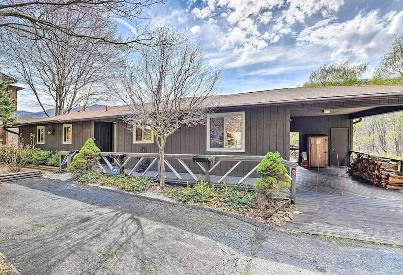 Best Location   Maggie Valley Cabin W/ Hot Tub!