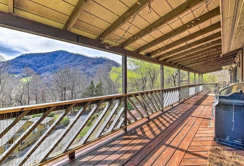 Best Location   Maggie Valley Cabin W/ Hot Tub!
