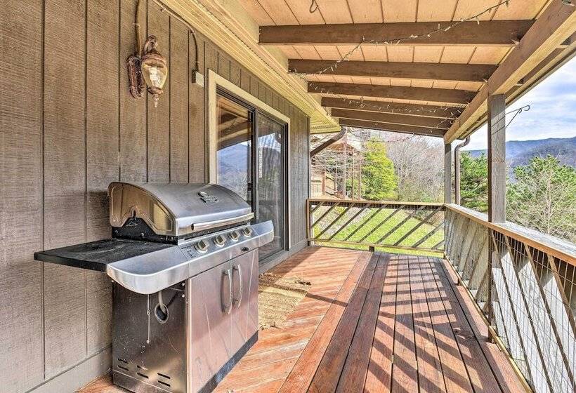 Best Location   Maggie Valley Cabin W/ Hot Tub!