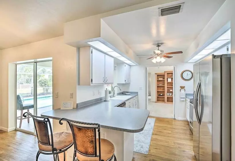 Breezy Cape Coral Oasis, Covered Lanai & Bbq