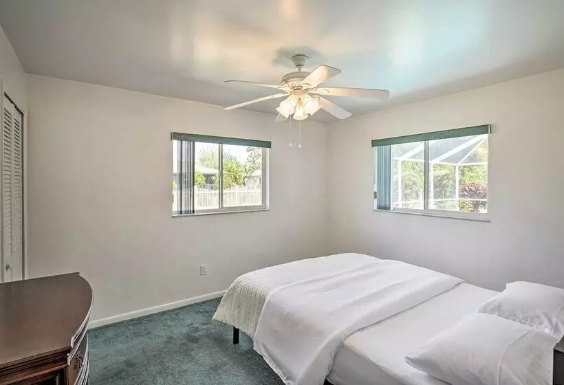 Breezy Cape Coral Oasis, Covered Lanai & Bbq