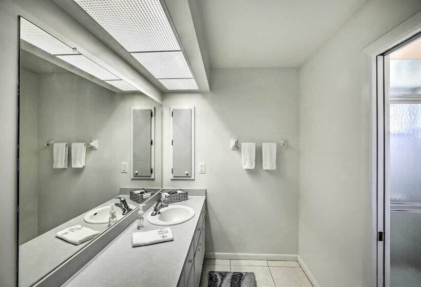 Breezy Cape Coral Oasis, Covered Lanai & Bbq