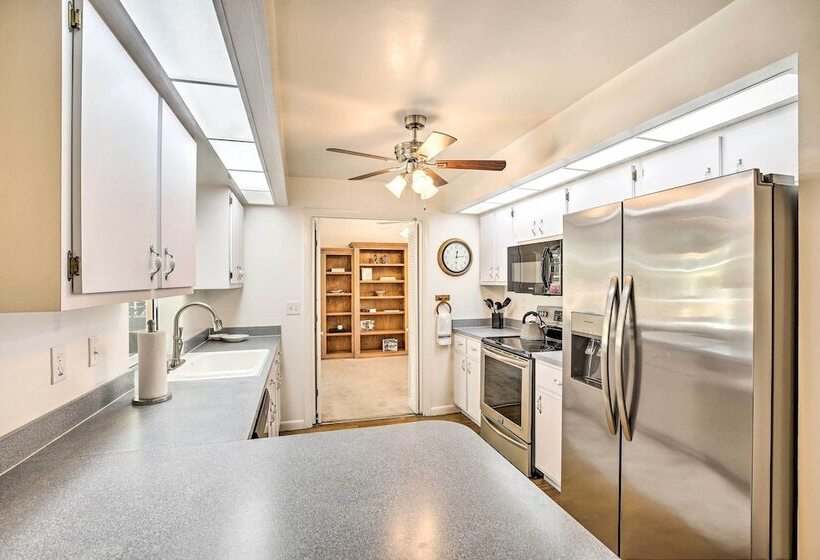 Breezy Cape Coral Oasis, Covered Lanai & Bbq