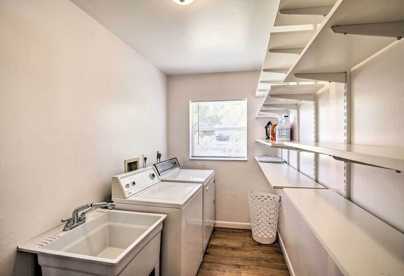 Breezy Cape Coral Oasis, Covered Lanai & Bbq