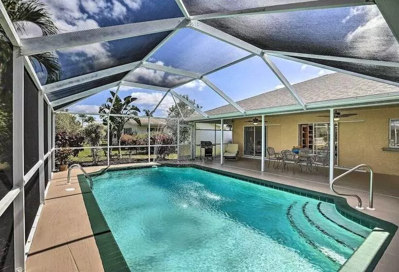 Breezy Cape Coral Oasis, Covered Lanai & Bbq