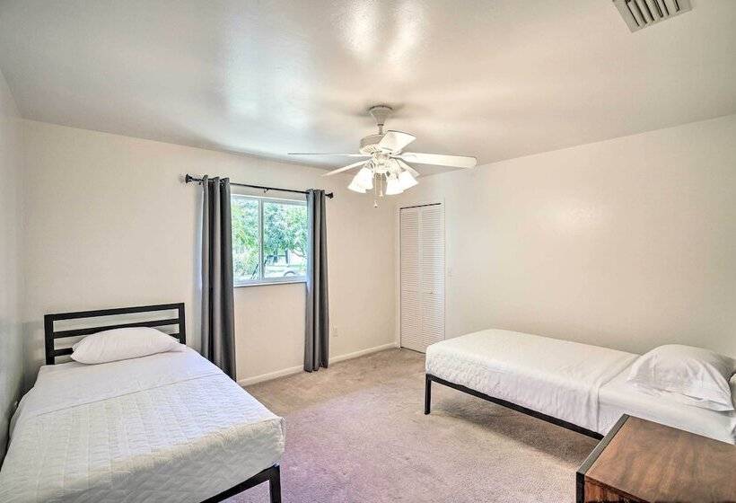 Breezy Cape Coral Oasis, Covered Lanai & Bbq