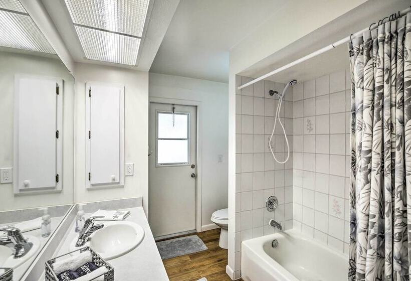 Breezy Cape Coral Oasis, Covered Lanai & Bbq