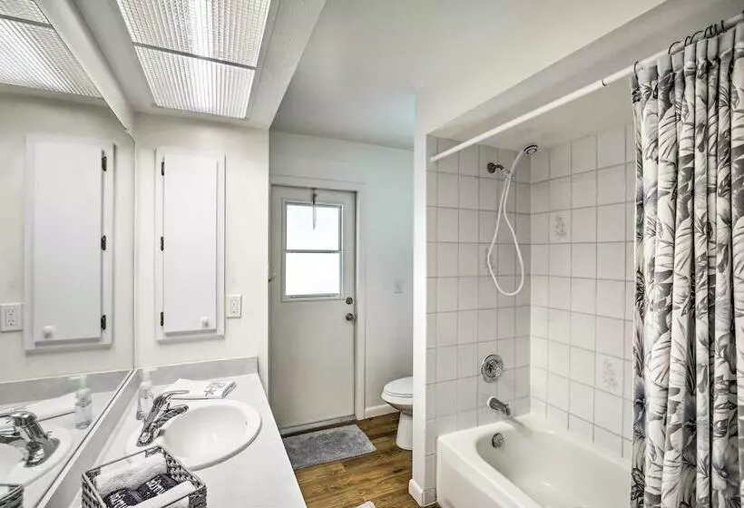 Breezy Cape Coral Oasis, Covered Lanai & Bbq