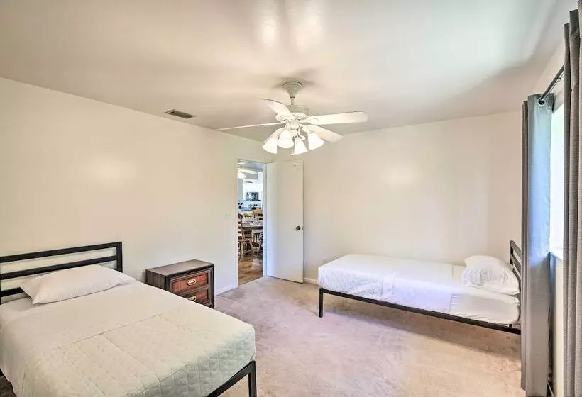 Breezy Cape Coral Oasis, Covered Lanai & Bbq