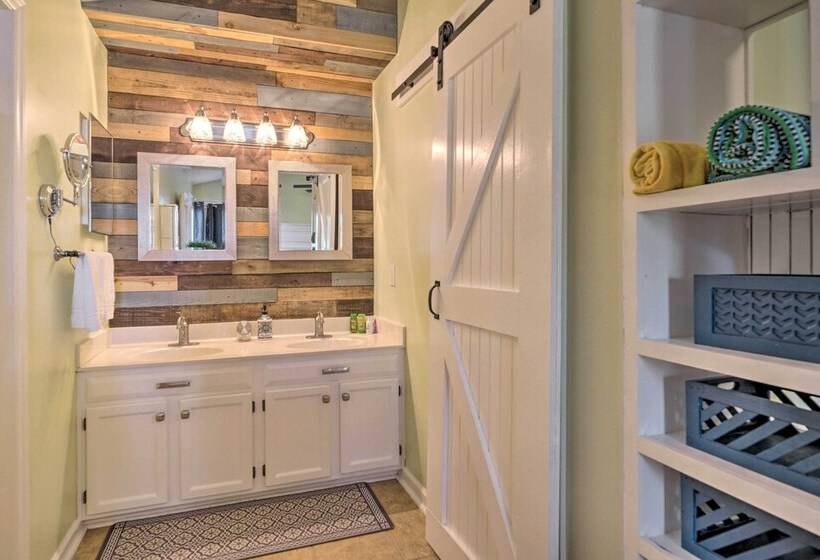 Peaceful Wilmington Home Near Beach & Downtown!