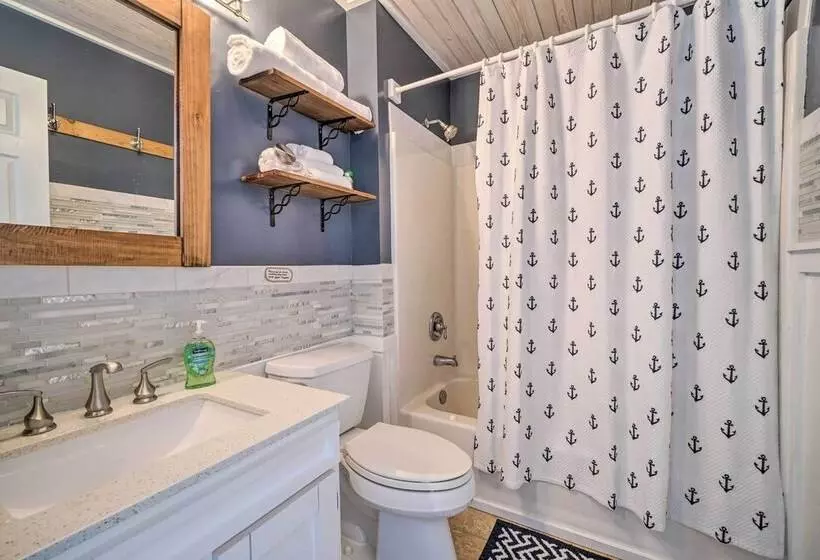 Peaceful Wilmington Home Near Beach & Downtown!