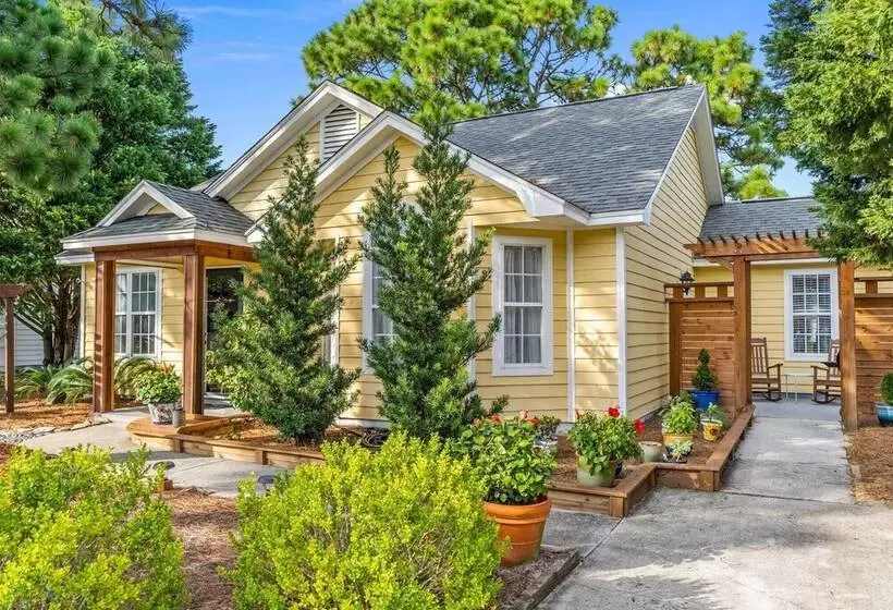 Peaceful Wilmington Home Near Beach & Downtown!