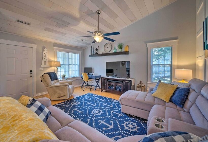 Peaceful Wilmington Home Near Beach & Downtown!