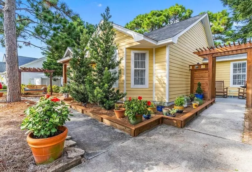 Peaceful Wilmington Home Near Beach & Downtown!