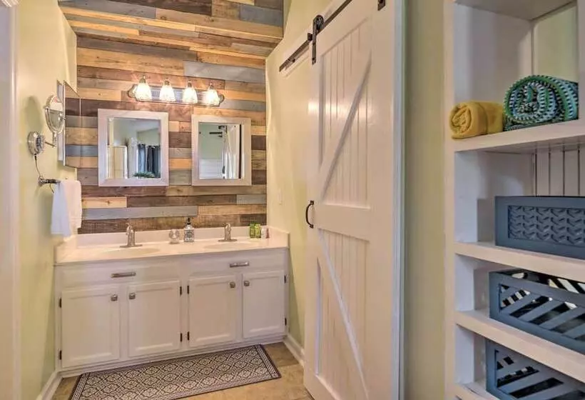 Peaceful Wilmington Home Near Beach & Downtown!