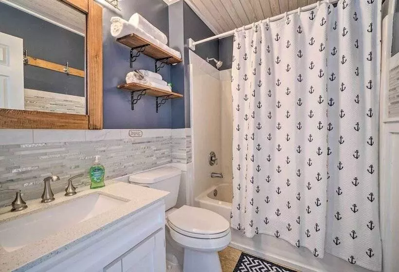 Peaceful Wilmington Home Near Beach & Downtown!