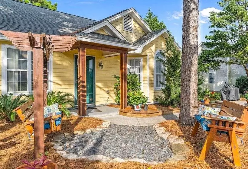 Peaceful Wilmington Home Near Beach & Downtown!