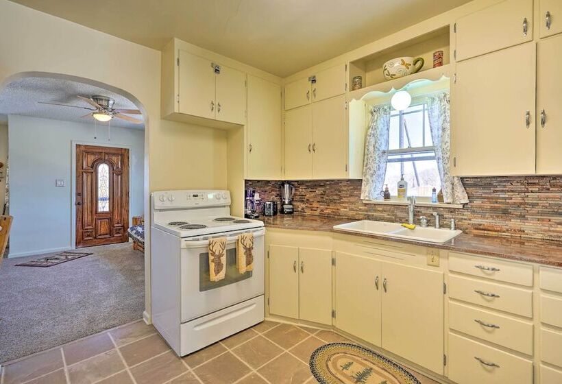 Cañon City Abode, 13 Mi To Royal Gorge Bridge!