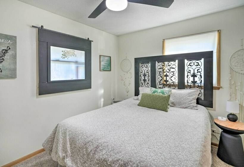 Cedar Rapids Home ~ 3 Mi To Dtwn!