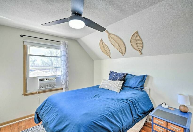 Cedar Rapids Home ~ 3 Mi To Dtwn!