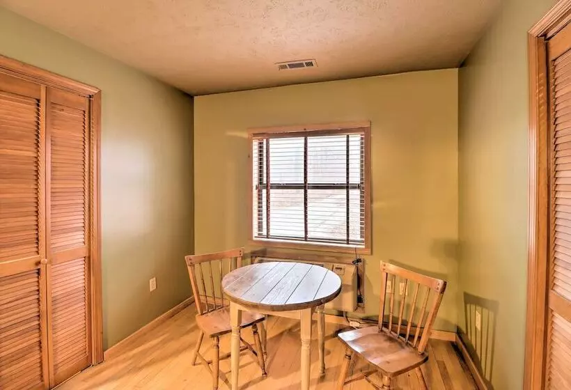 Charming Cabin W/ Hot Tub, Fire Pit & Views!