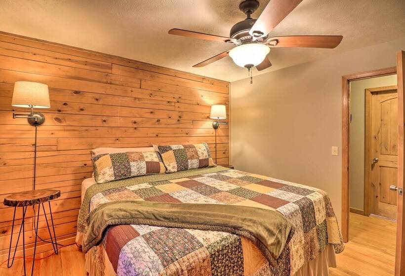 Charming Cabin W/ Hot Tub, Fire Pit & Views!