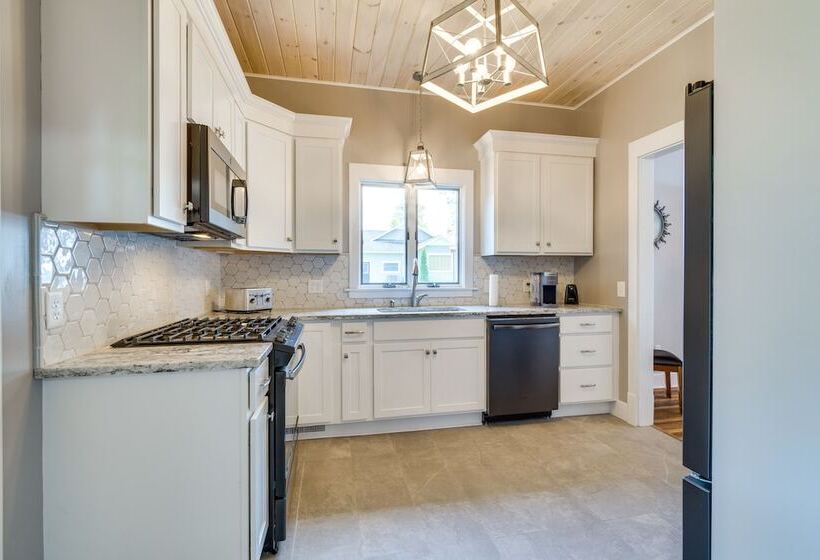 Waterfront Getaway On Sodus Bay: Prime Location!