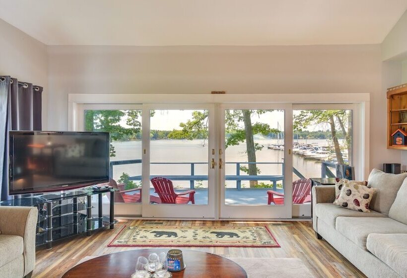 Waterfront Getaway On Sodus Bay: Prime Location!