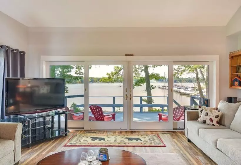 Waterfront Getaway On Sodus Bay: Prime Location!
