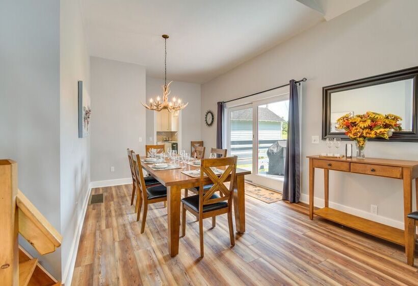 Waterfront Getaway On Sodus Bay: Prime Location!