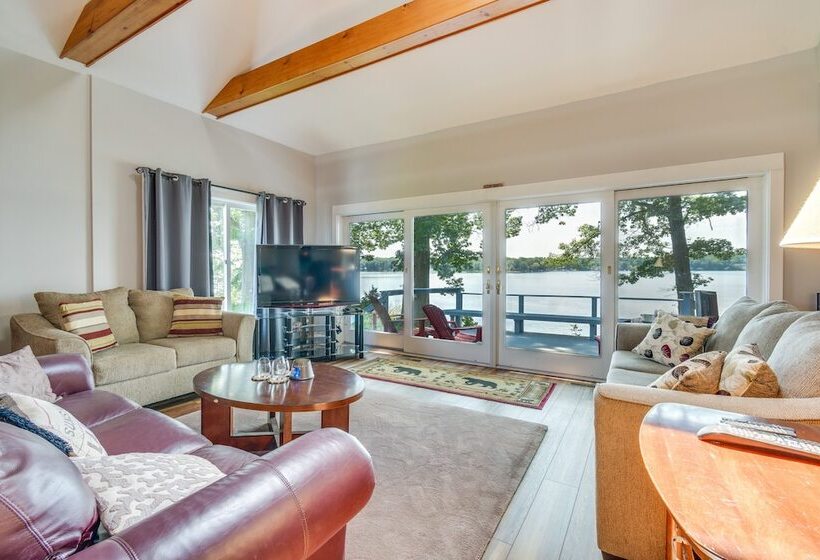 Waterfront Getaway On Sodus Bay: Prime Location!