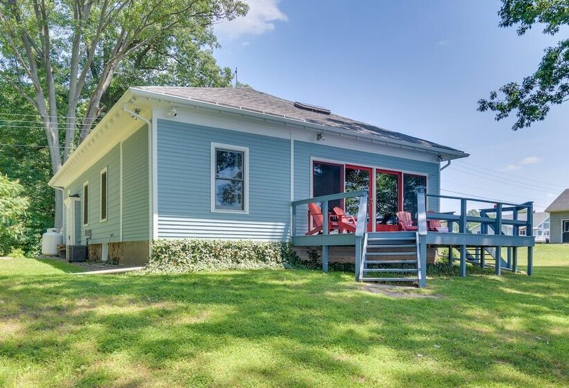 Waterfront Getaway On Sodus Bay: Prime Location!