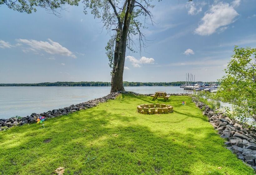 Waterfront Getaway On Sodus Bay: Prime Location!