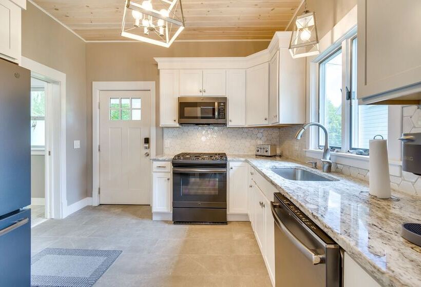 Waterfront Getaway On Sodus Bay: Prime Location!