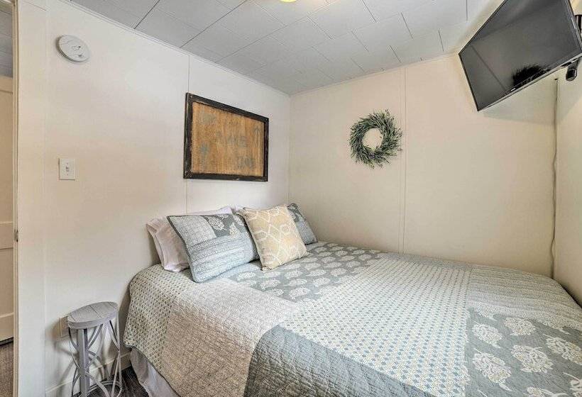 Charming Modern Cottage On Houghton Lake!