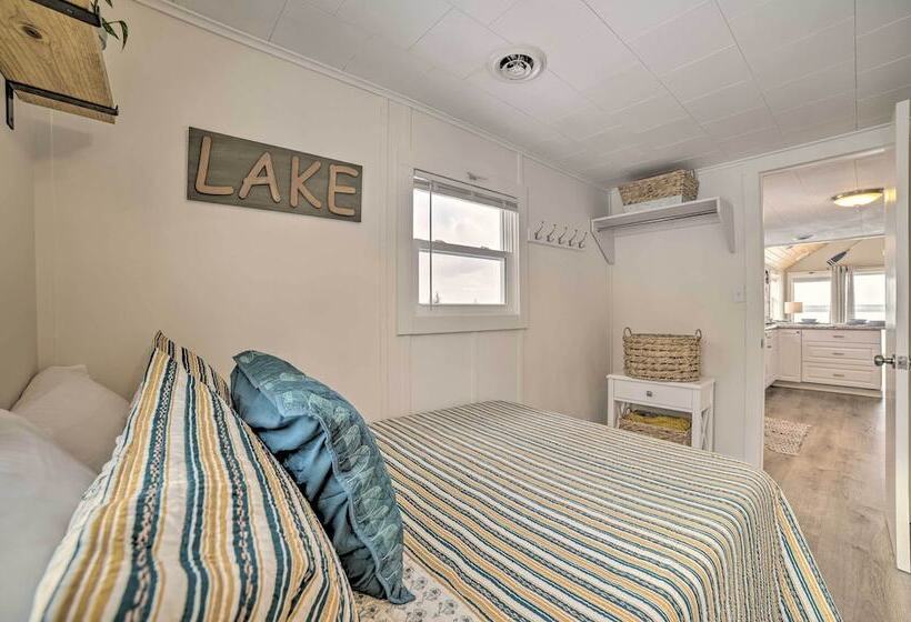 Charming Modern Cottage On Houghton Lake!