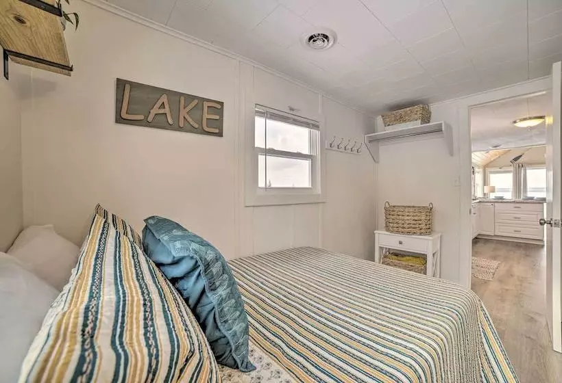 Charming Modern Cottage On Houghton Lake!