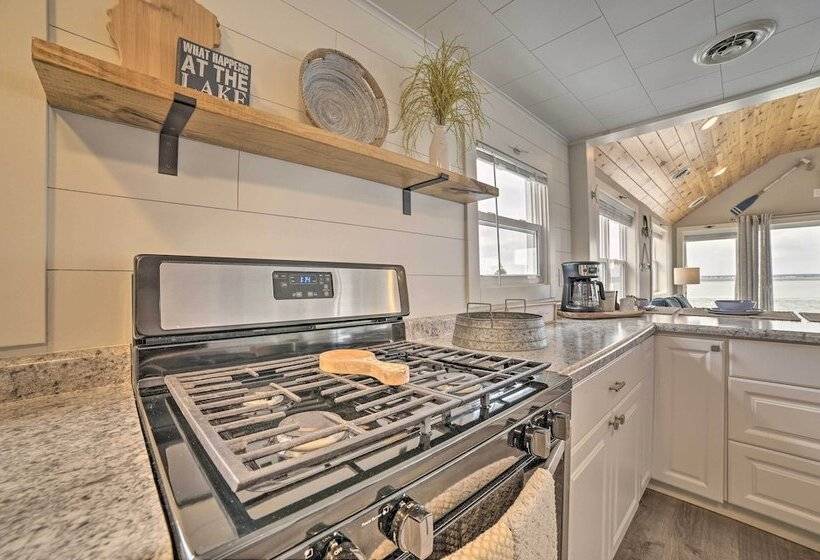 Charming Modern Cottage On Houghton Lake!